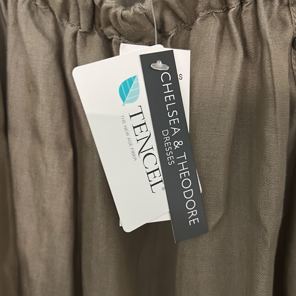 NWT Chelsea and Theodore dress - Picture 3 of 7